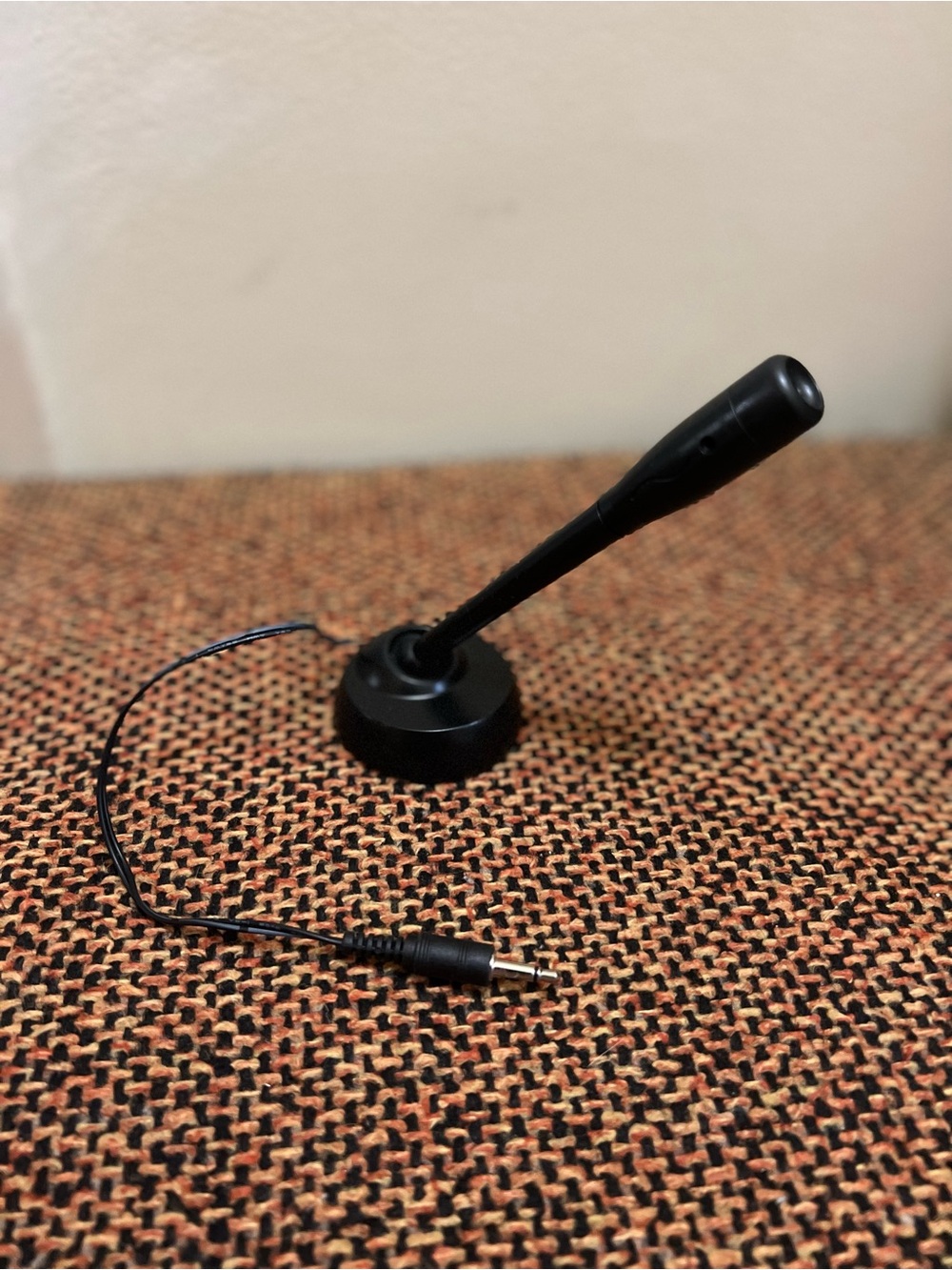 Universal Black Desktop Microphone with 3.5mm Jack - Compact Design